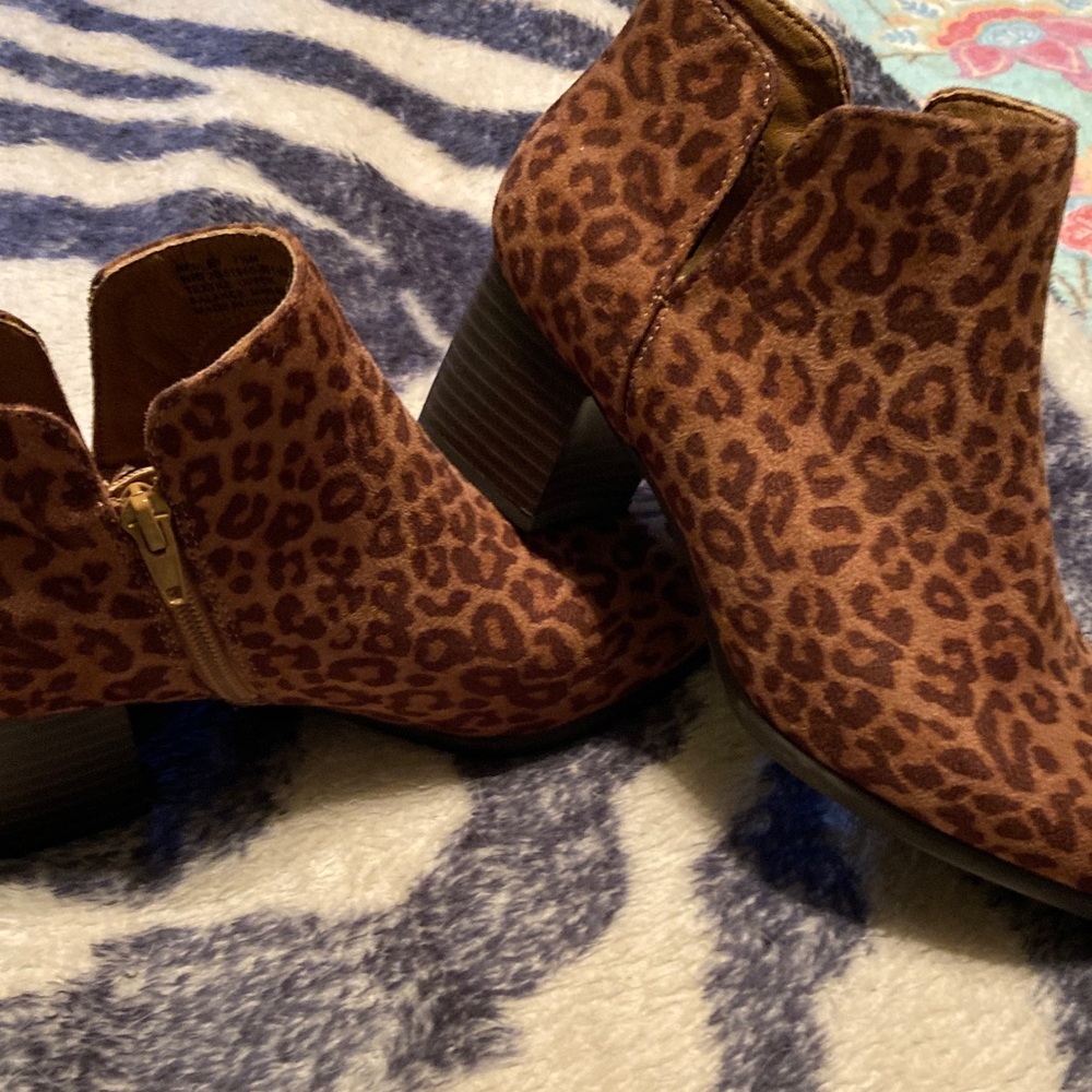 Kim Rogers ultra comfort Leopard Bootie Shoes 7.5